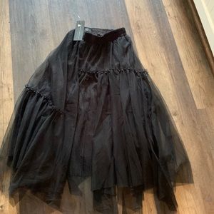 Stand Tall by Taylor cascading tulle asymmetric skirt.‎ NWT .